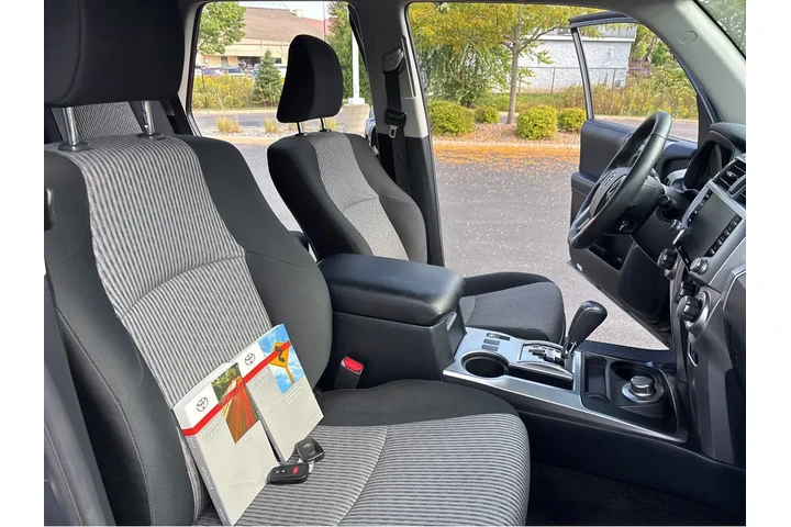 $42979 : Gold Certified2024 4Runner SR5 image 4