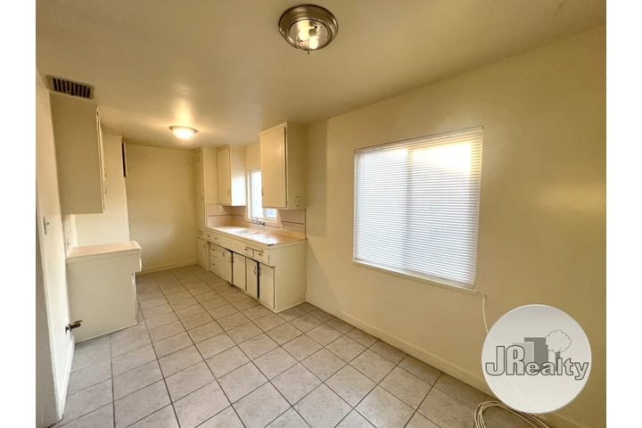$1450 : Apartamento en Huntington Park image 5
