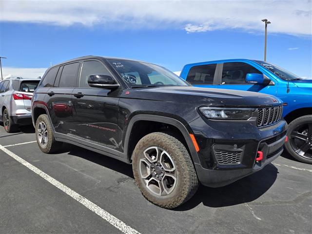 $39991 : Pre-Owned 2022 Grand Cherokee image 1