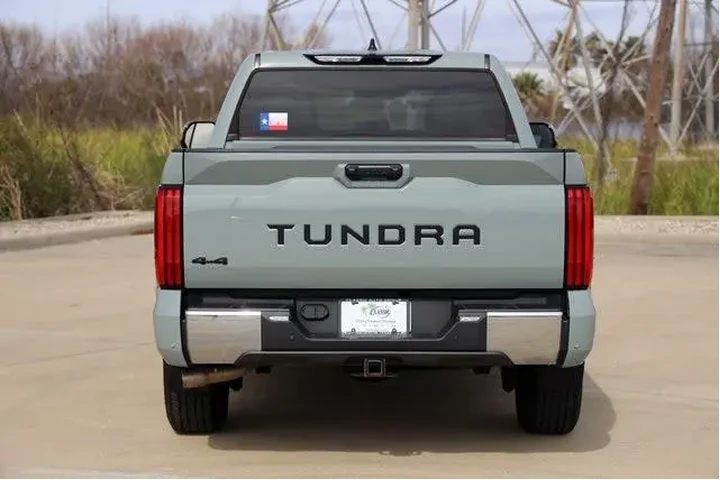 $39398 : Toyota Tundra 2022 4x4 SR5 4 image 7