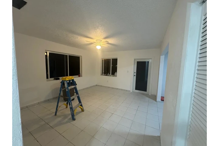 $3000 : RENTO CASA RECIEN REMODELADA. image 4