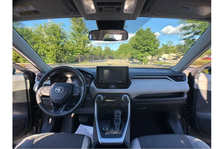 $30000 : Gold Certified2022 RAV4 Hybri image 4