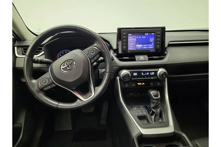 $26998 : Toyota RAV4 2020 AWD XLE Pre image 10