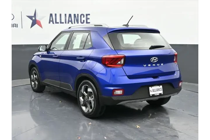 $18988 : Hyundai VENUE 2024 SEL 4dr C image 5