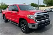 2014 Tundra SR5 Crew Max 4x4 en Los Angeles