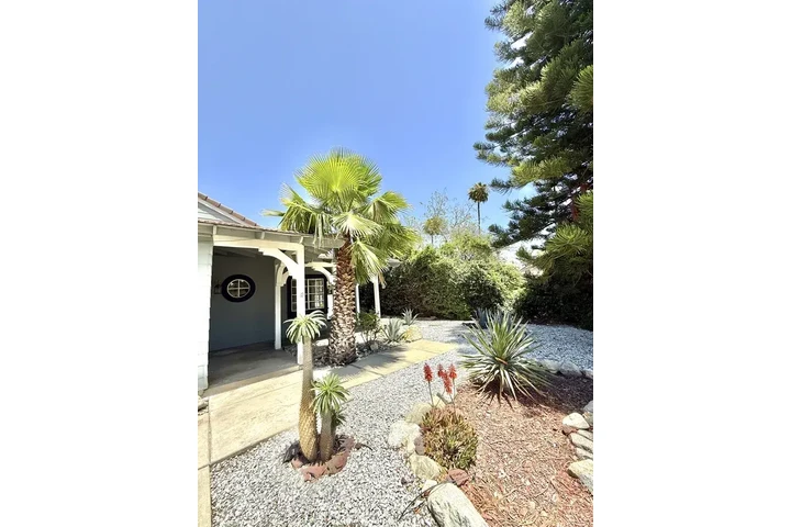 $1500 : Fontana 3 & 2 BEDROOMS image 3