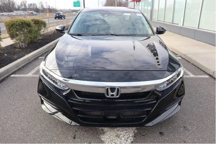 $17005 : Honda Accord 2020 LX 4dr Sed image 5