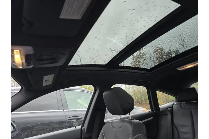 $12995 : 2018 BMW 3 Series 330i xDrive image 5