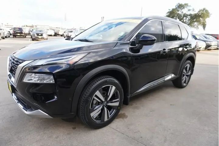 $25988 : Nissan Rogue 2023 Platinum 4 image 2