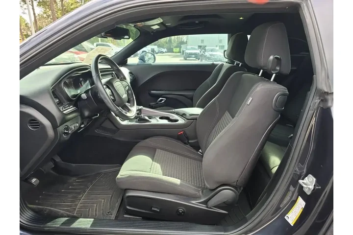 $19991 : Dodge Challenger 2019 SXT 2d image 9