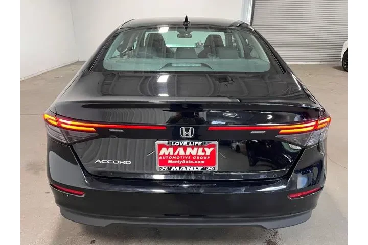 $23987 : Honda Accord 2023 LX 4dr Sed image 4