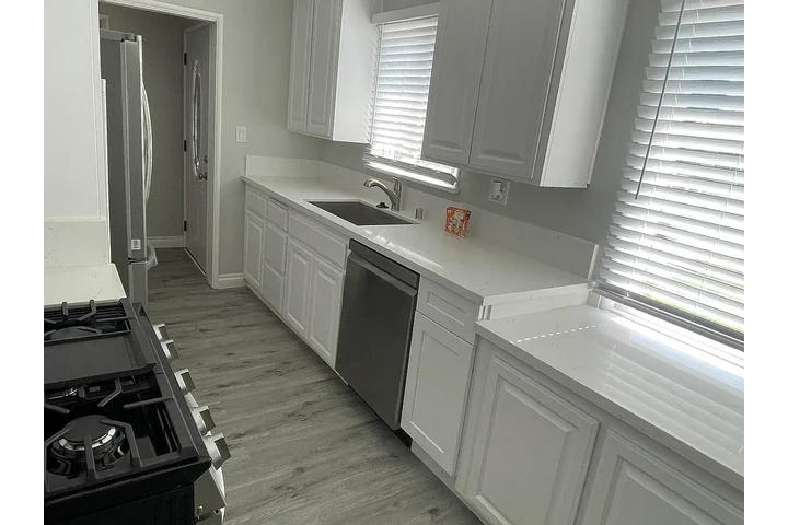 $1800 : CASA🏡Glandon St,Bellflower,CA image 4