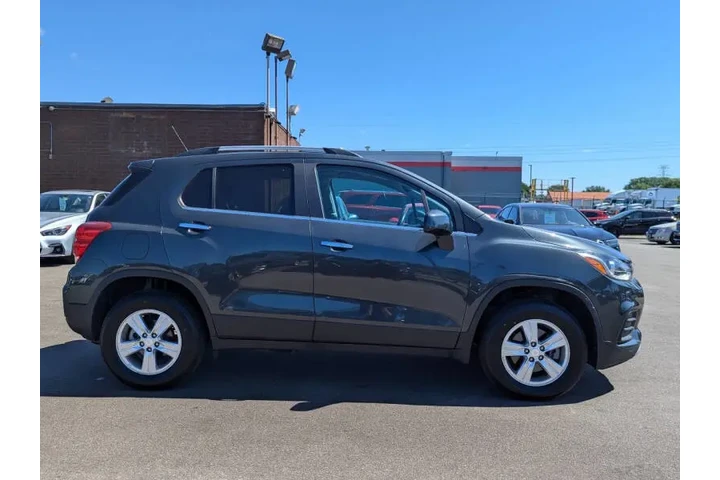 $15998 : 2020 Trax LT image 5