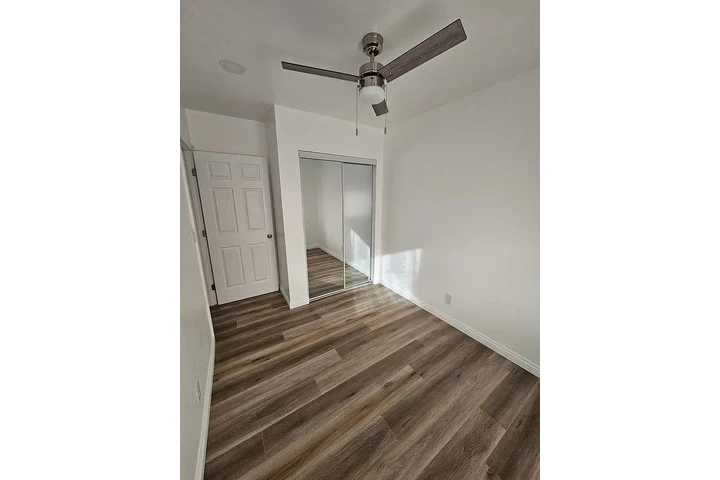 $1550 : READY FOR NEW TENANT ✅Maywood image 5