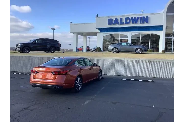 $27950 : Nissan Altima 2021 2.5 SR 4d image 7