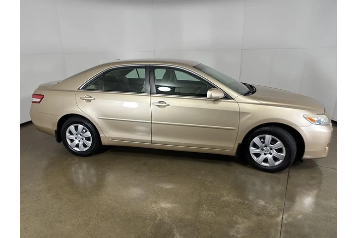 $15090 : 2011 Camry LE image 8