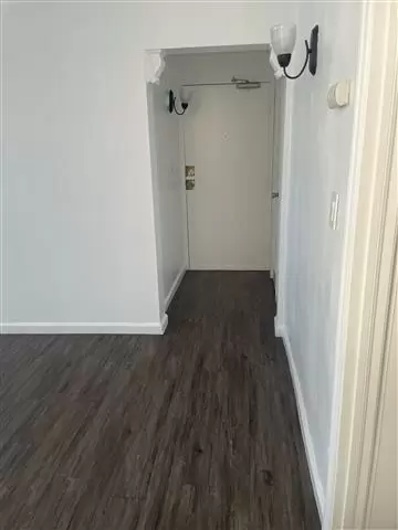 $1700 : 535 S Gramercy  Paradise in LA image 1