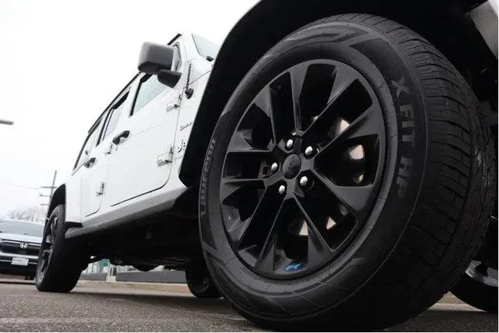 $26996 : Jeep Wrangler 2023 4x4 Sahar image 10