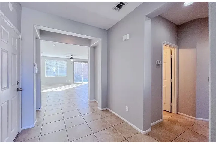 $2000 : Welcome To Nice 3Bed/2Bath image 3