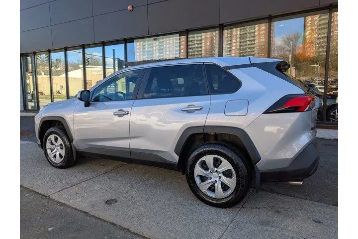 $25295 : Toyota RAV4 2023 AWD LE 4dr image 10