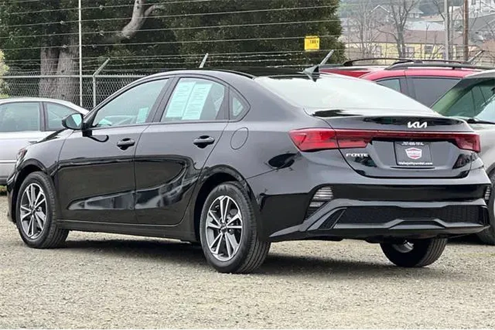 $15290 : Kia Forte 2023 LXS 4dr Sedan image 9