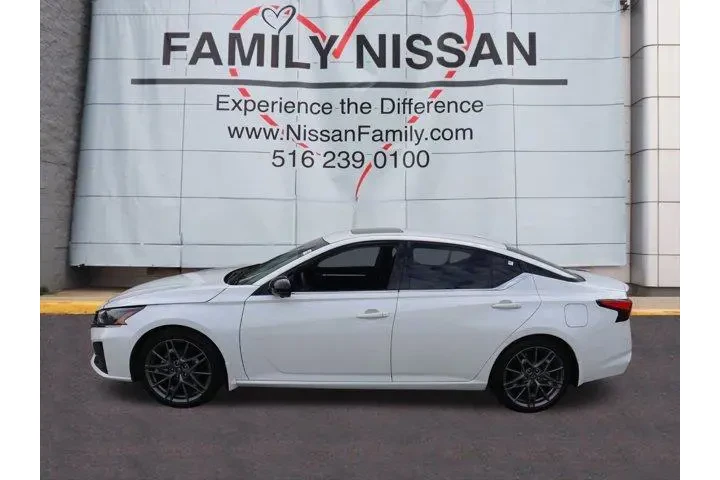 $23889 : Nissan Altima 2024 2.0 SR 4d image 5