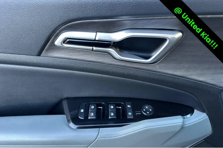 $26498 : Pre-Owned 2023 Sportage X-Line image 10