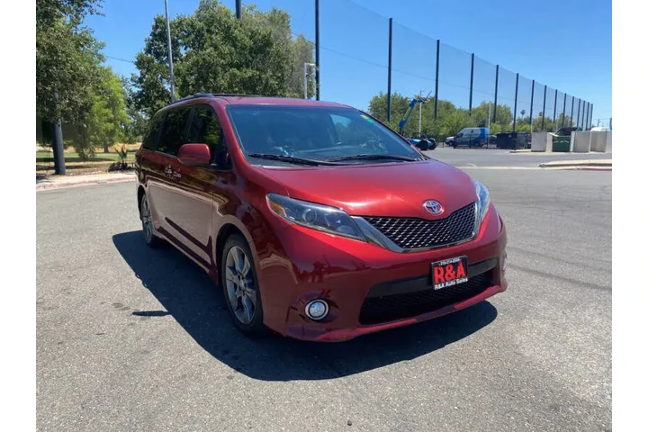 $15995 : 2015 Sienna SE Premium 8-Pass image 2