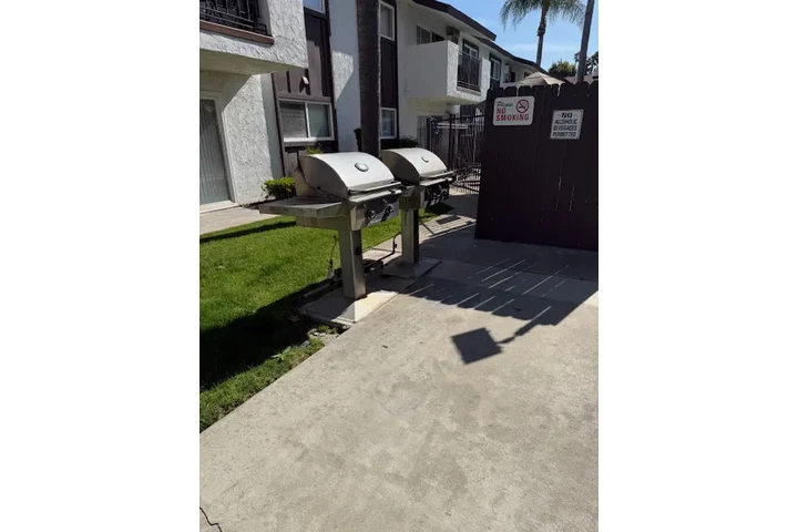 $1200 : Departamento amplio en Downey image 6