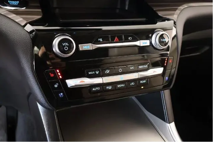 $27821 : Ford Explorer 2023 AWD Limit image 8