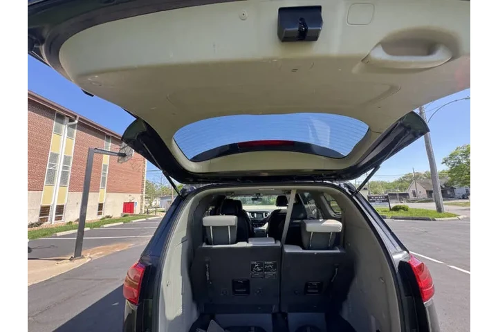 $6999 : 2017 Sedona LX image 9
