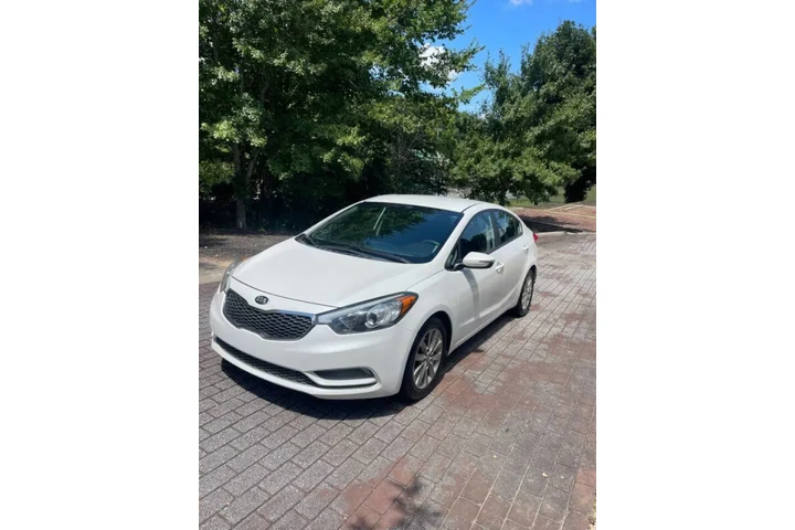 $4500 : 2015 Forte LX image 2