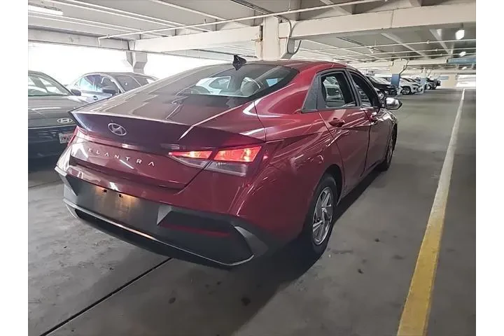 $17995 : Hyundai ELANTRA 2024 SE 4dr image 2