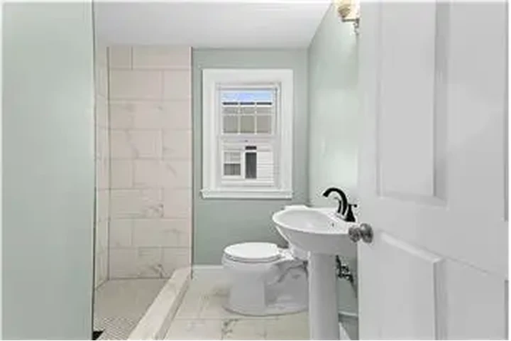 $1350 : Rental property with 2 bedro image 6