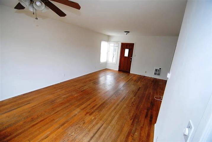 $1000 : Beautiful Home...LAKEWOOD,CA image 2