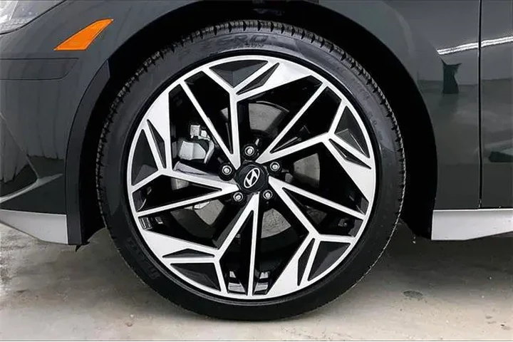 $29990 : Hyundai IONIQ 6 2024 AWD SEL image 10