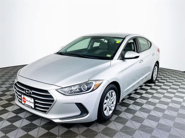 $9282 : PRE-OWNED 2017 HYUNDAI ELANTR image 4