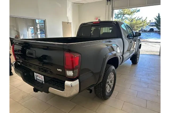 $27985 : Toyota Tacoma 2018 4x4 TRD S image 8