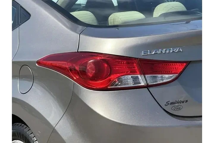 $6585 : Hyundai ELANTRA 2013 GLS 4dr image 9