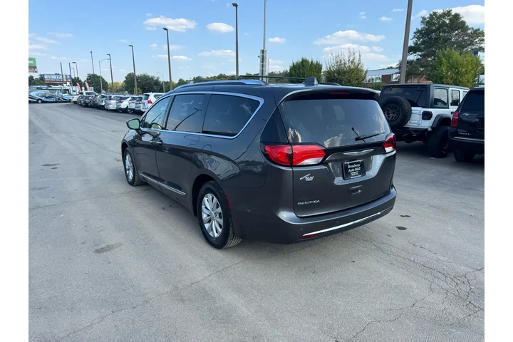 $9980 : 2019 Pacifica Touring L FWD image 5