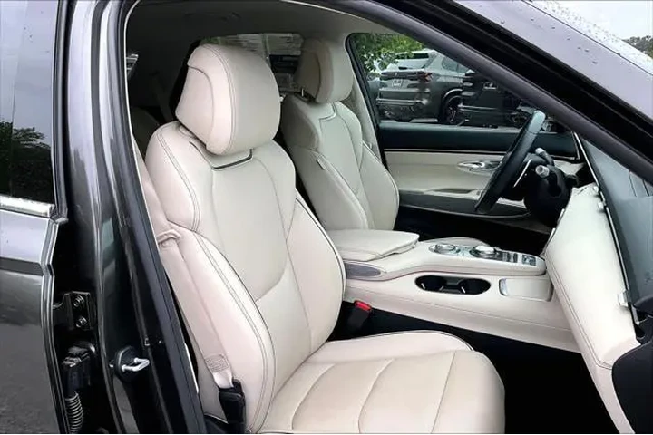 $36998 : Genesis GV70 2023 AWD 2.5T S image 8