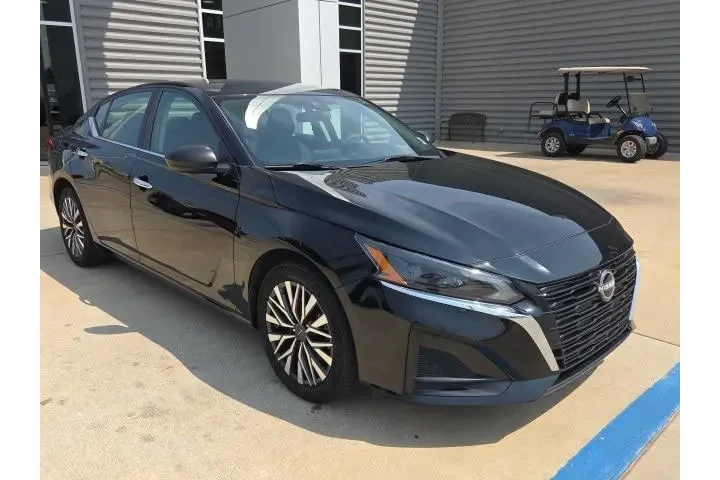 $19900 : Nissan Altima 2024 2.5 SV 4d image 3
