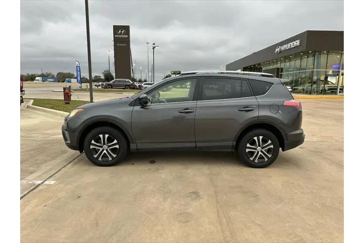 $14995 : Toyota RAV4 2017 LE 4dr SUV image 7