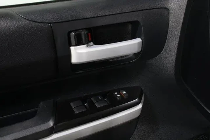 $23689 : Toyota Tundra 2018 4x4 SR5 4 image 6