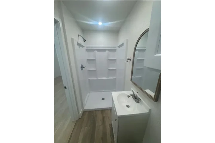 $1100 : ADU bellamente renovada image 5