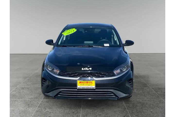 $25990 : Kia Forte 2024 LX 4dr Sedan image 8