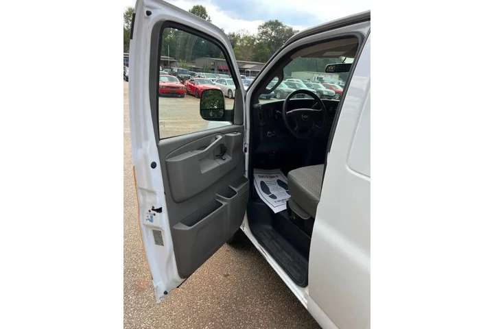 $15999 : 2016 Express 2500 image 10