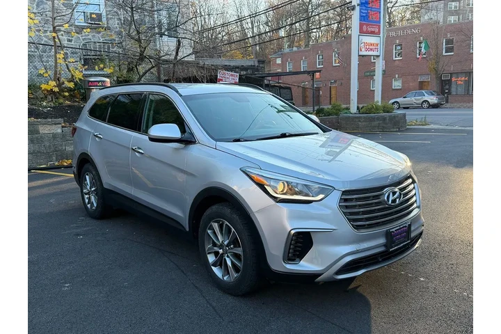 $12995 : 2017 Santa Fe SE image 4