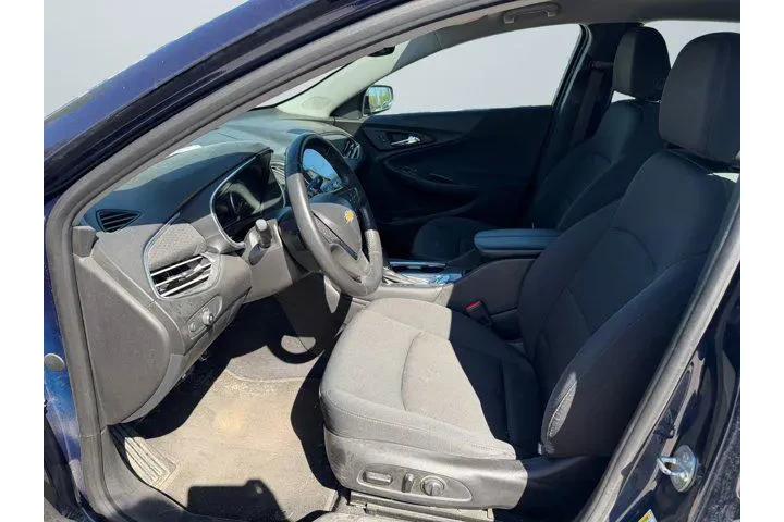 $12854 : Chevrolet Malibu 2017 LT 4dr image 9