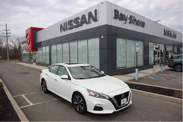 $17923 : Nissan Altima 2022 2.5 SV 4d image 1